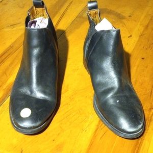 Size seven women's dress shoes black